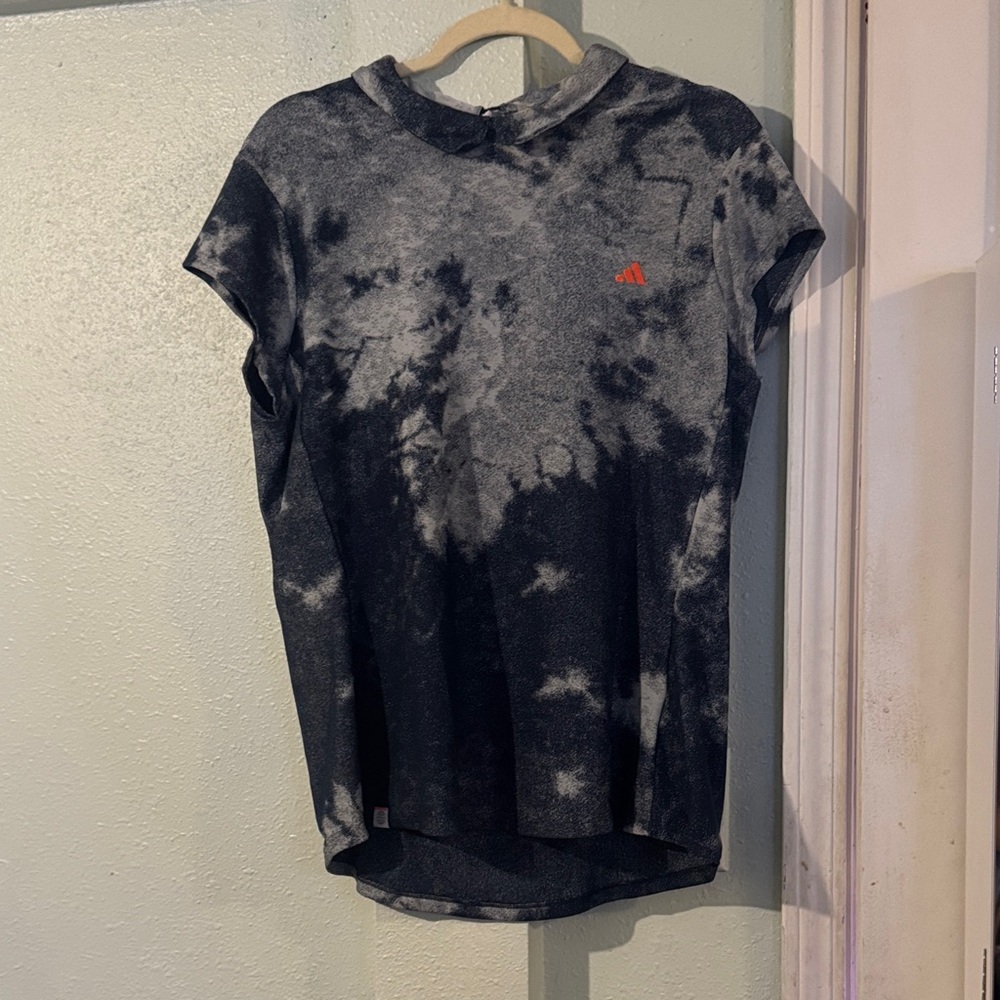 NWT Adidas Black & Gray Tie-Dye Short Sleeve Golf tee with Orange Logo